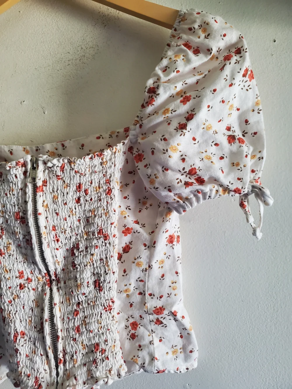 Reformation White Floral Puff Sleeve Square Neck Top Size 4.